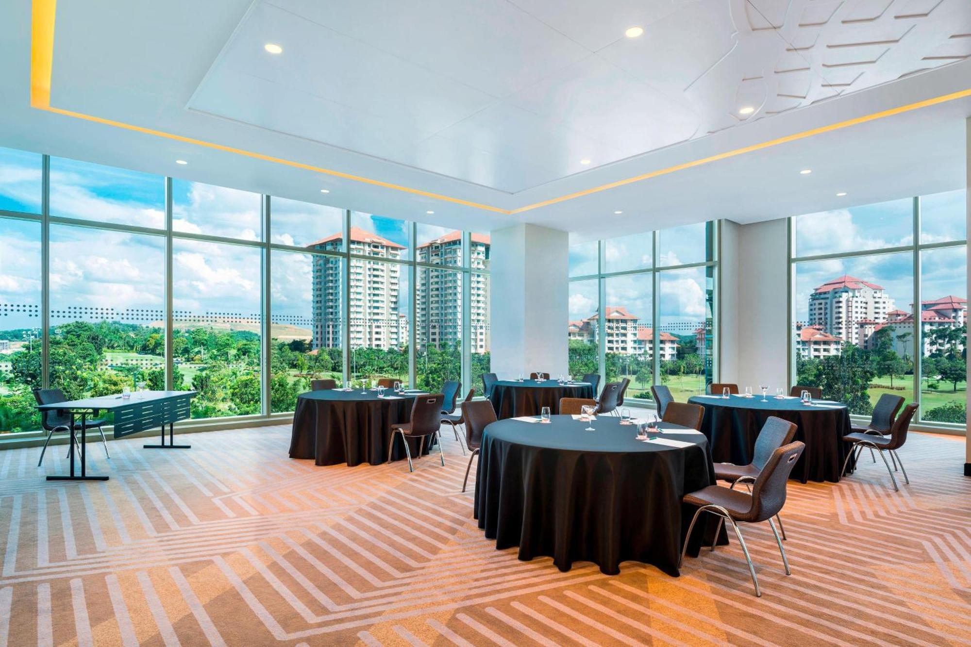 Le Meridien Hotel